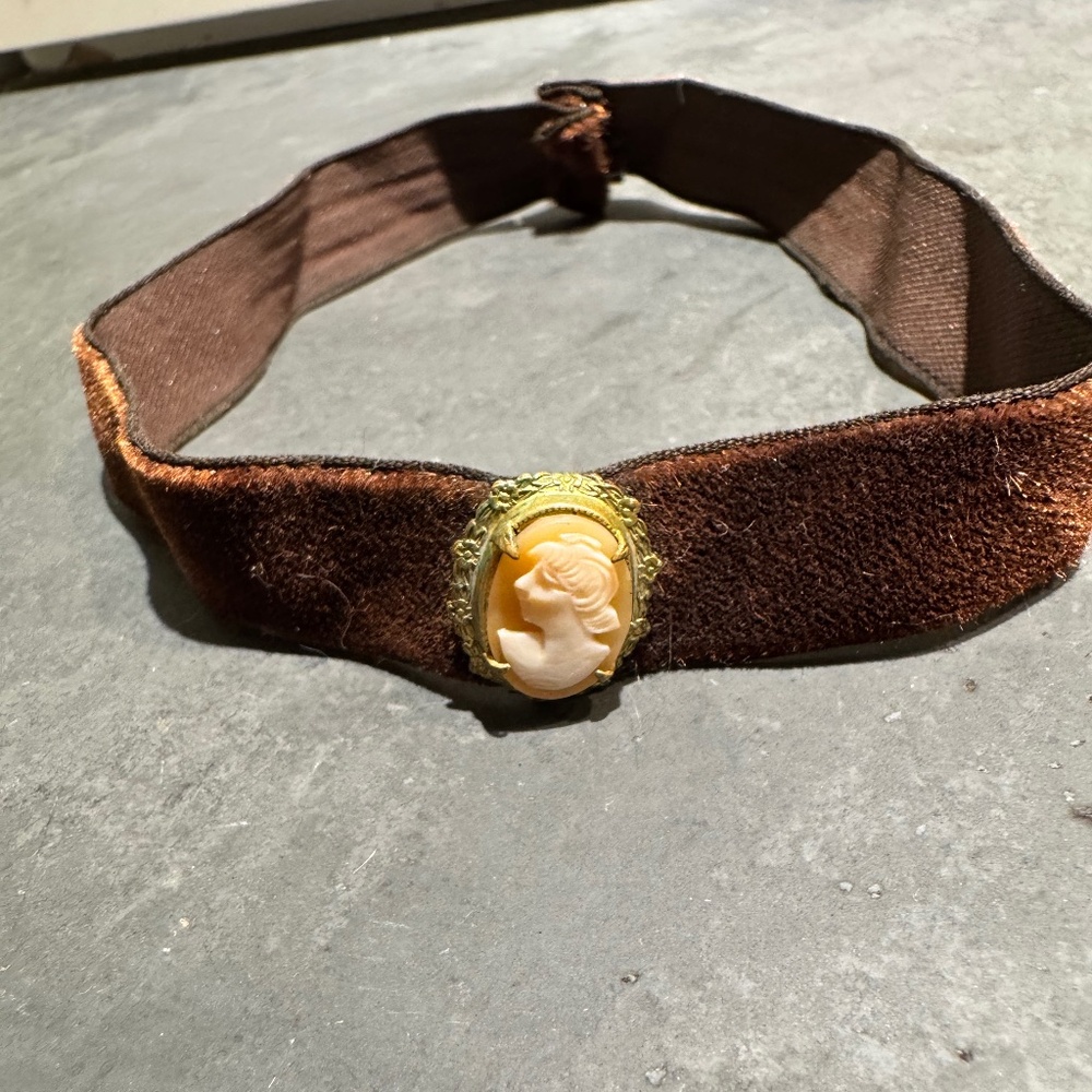 Vintage Velvet Cameo Choker Necklace – Gothic Victorian Style Extra Small